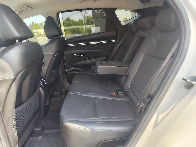 Hyundai Tucson 1.6 T-GDi/169kW HEV Style 4x4 - fotka 15 z 46
