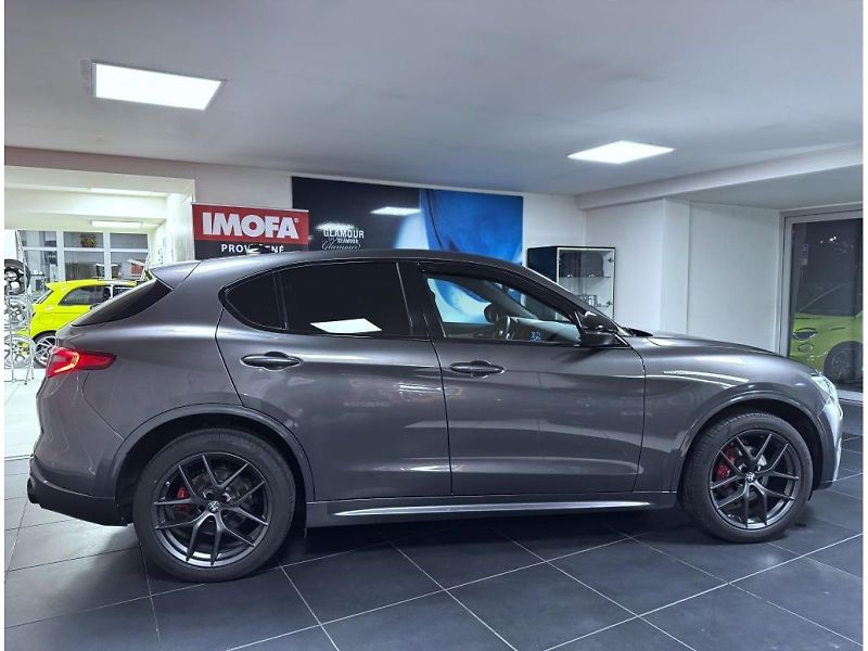 Alfa Romeo Stelvio (2023) 2.0T 280k AT8 ZF Q4 4x4 Veloce - fotka 4 z 22