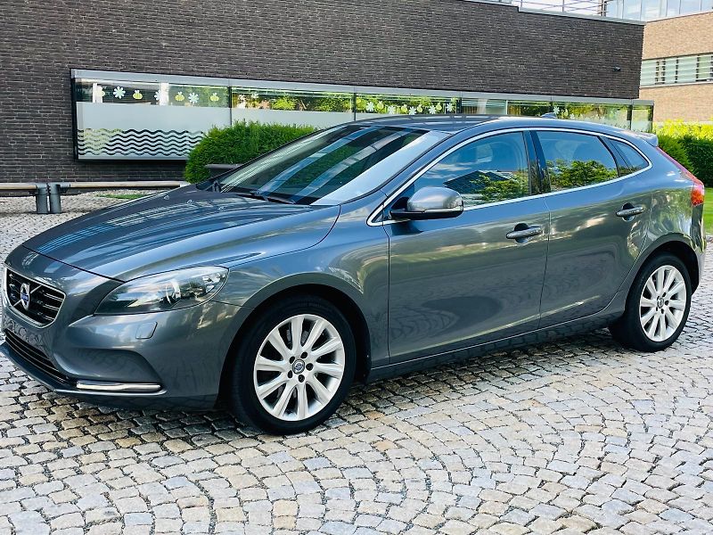 Volvo V40 2.0D3 5VÁLEC MANUÁL SERVISKA - fotka 4 z 48