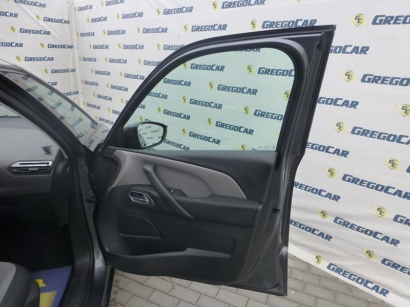 Citroën C4 Picasso (2016) 1,6HDI*NAVI*KAMERA**EXCLUSIV* - fotka 20 z 29