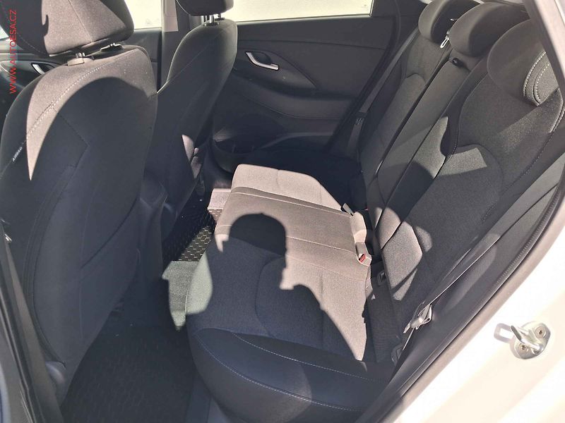 Hyundai i30 (2022) 1.5 T-GDi 48V MHEV, 1.maj,ČR - fotka 10 z 20