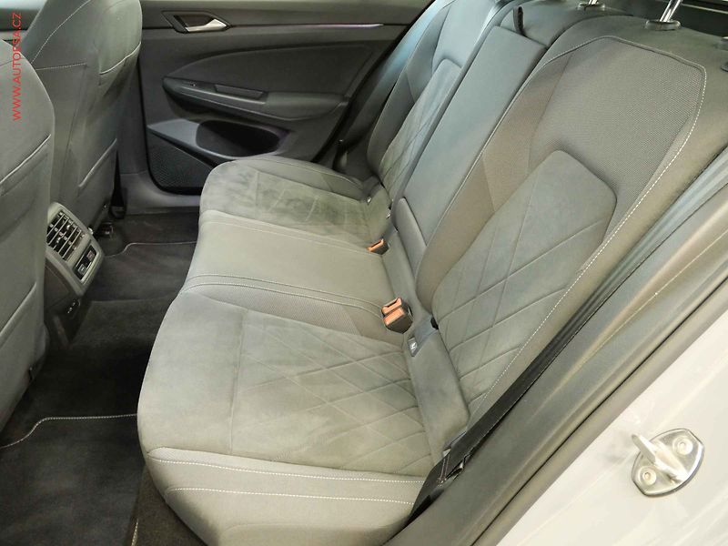 Volkswagen Golf (2021) 1.5ETSI, 2.maj,ČR, AT, navi - fotka 12 z 24