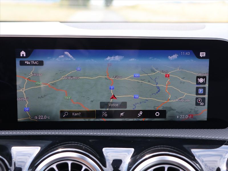 Mercedes-Benz CLA 2,0 35 AMG 225kW 4Matic DPH CZ - fotka 25 z 39