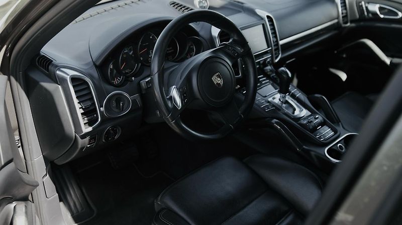 Porsche Cayenne (2011) - fotka 15 z 25