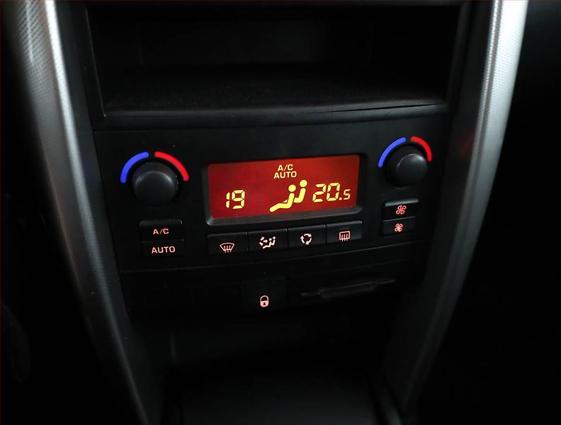 Peugeot 207 (2008) 1.6 HDi, po STK, dobrý stav - fotka 9 z 12