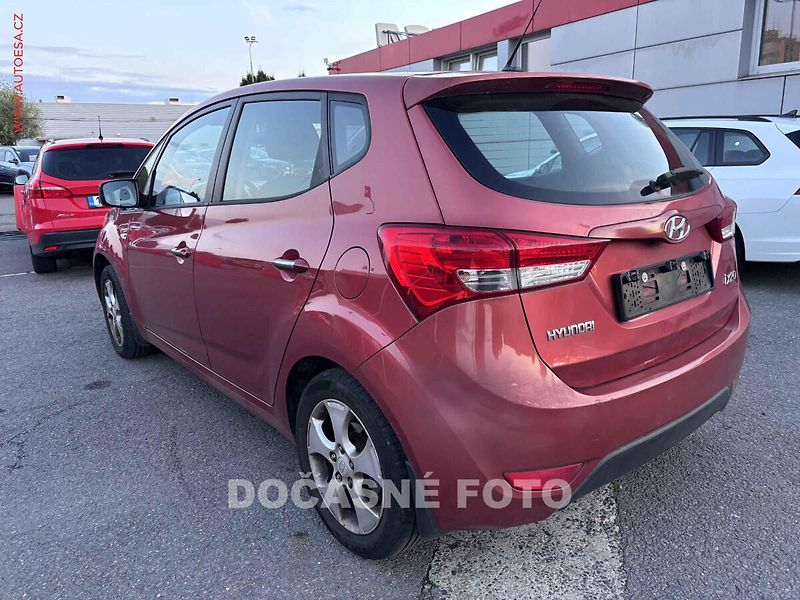 Hyundai ix20 (2012) 1.4i, ČR, AC, el. výbava - fotka 2 z 3