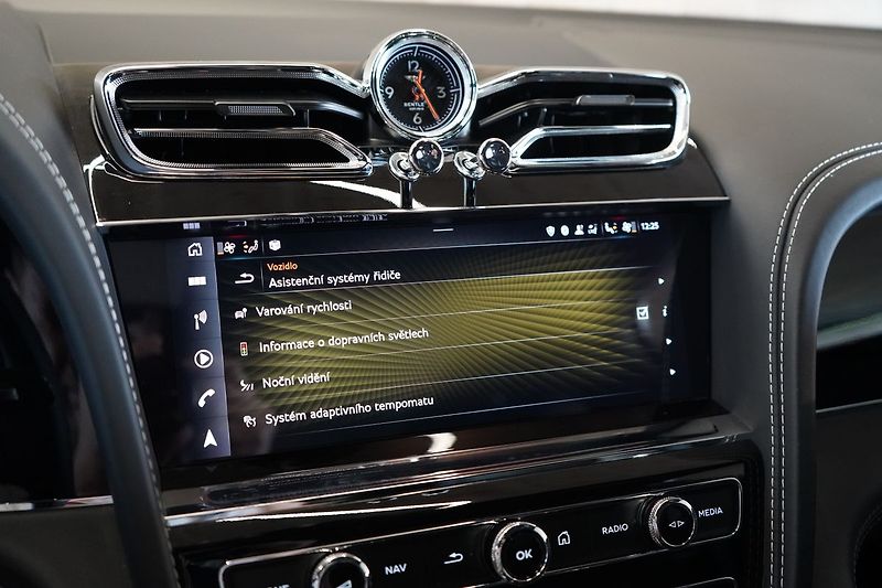 Bentley Bentayga V8, AWD, Panorama, 360° kamera - fotka 33 z 50