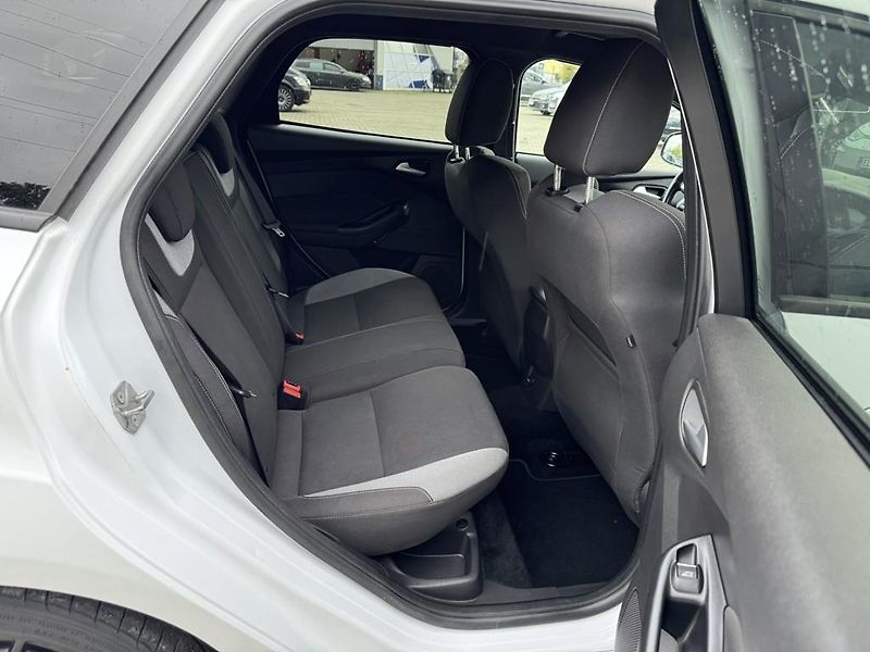Ford Focus ST 2.0 EB 184 kW nehavar. - fotka 9 z 12