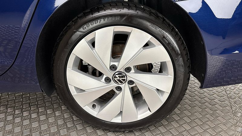 Volkswagen Golf 1.5 TSI DSG Style Variant - fotka 19 z 27