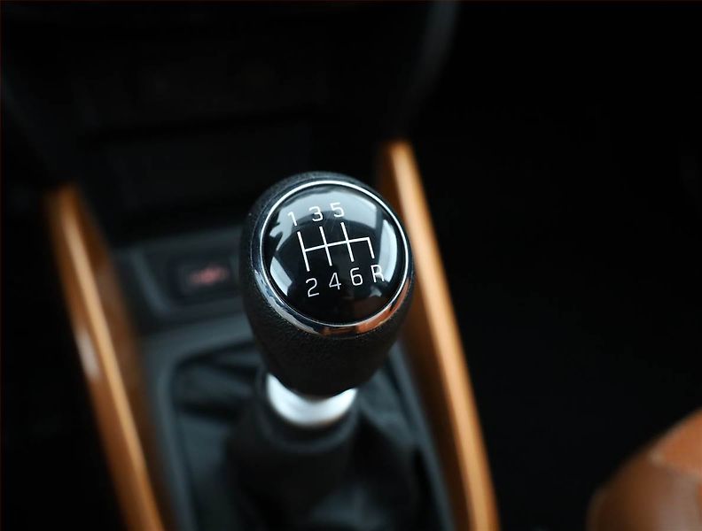 Suzuki Vitara (2016) Premium 1.6 DDiS, 4X4 - fotka 12 z 19