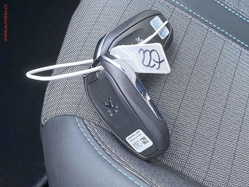 Peugeot 208 (2021) 1.2PT, Allure, AT, kamera - fotka 20 z 20