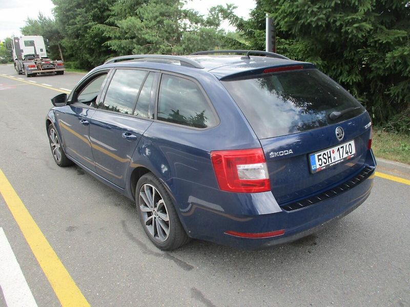 Škoda Octavia 2,0 TDi Drive DSG panorama - fotka 3 z 28