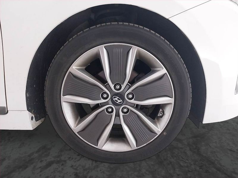 Hyundai Ioniq (2018) Hybrid, Automat, Kůže, Navi - fotka 15 z 21