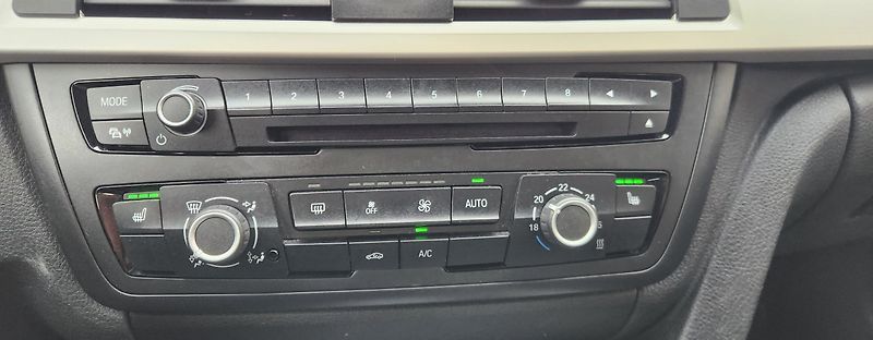 BMW Řada 3 (2015) 3 - 2.0d*XENON*AUTOMAT*TAŽNÉ* - fotka 22 z 50