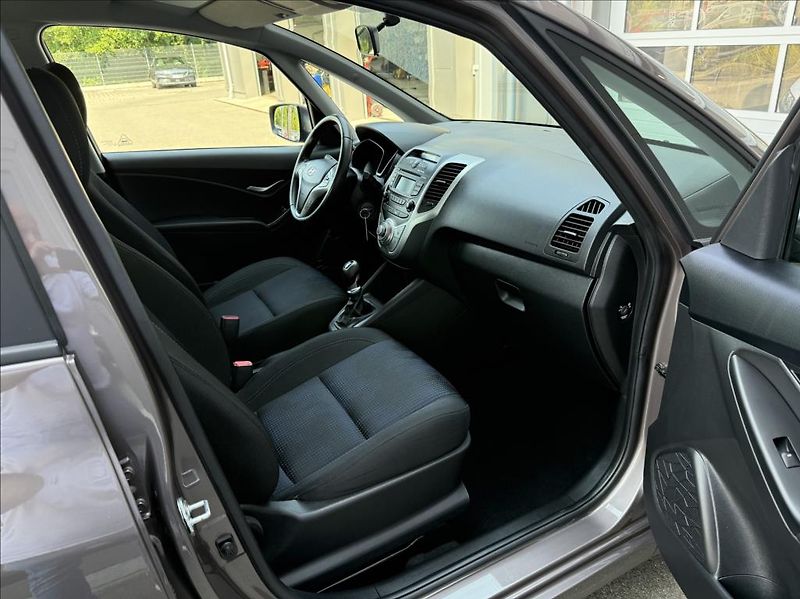 Hyundai ix20 1,4 i  Trikolor Essential - fotka 12 z 28