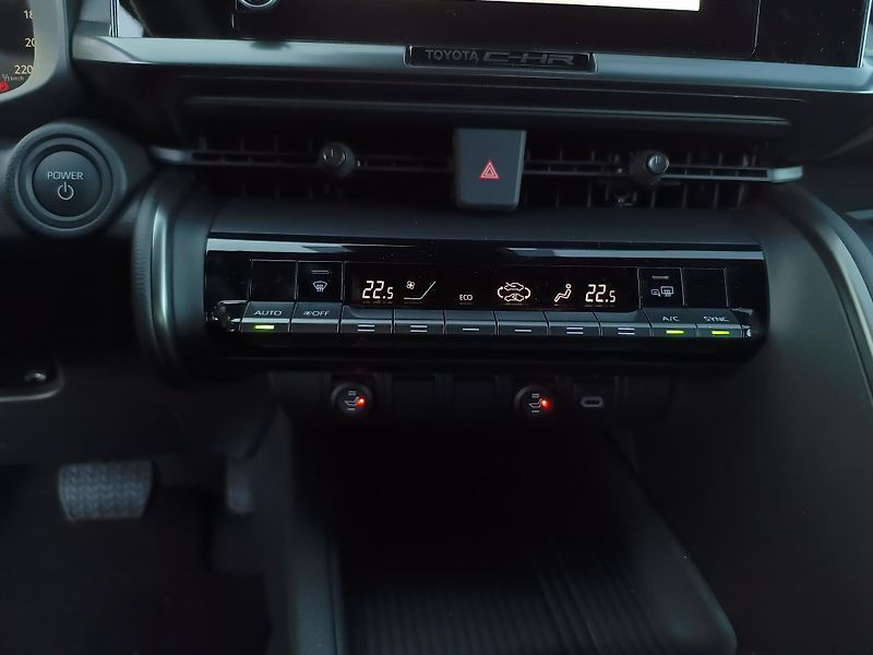 Toyota C-HR (2026) 1.8 FHEV COMFORT - 0% úrok - fotka 12 z 13