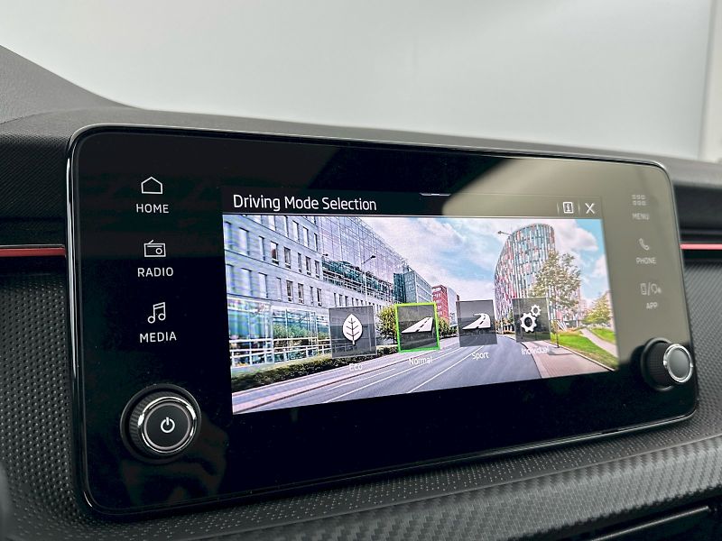Škoda Kamiq (2025) DSG 1.5TSI 110kW Monte Carlo - fotka 12 z 33