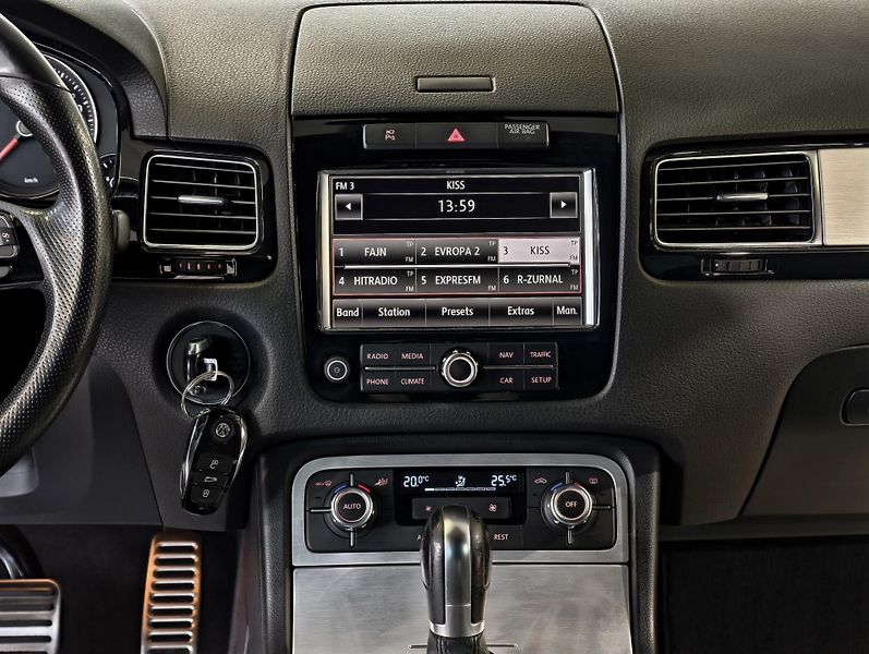 Volkswagen Touareg 3.0 TDi 176kW 4x4, 360° KAMERA - fotka 13 z 21