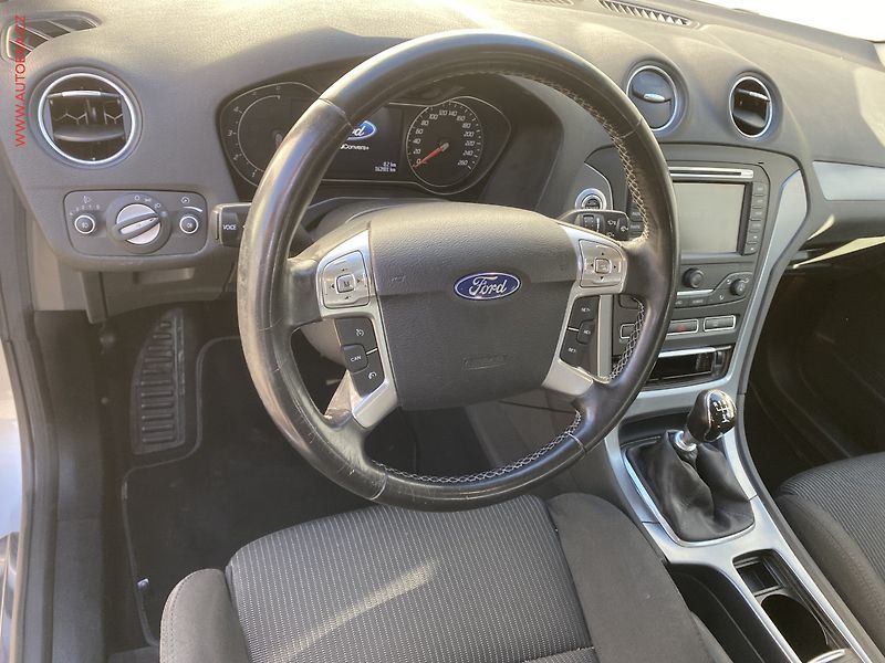 Ford Mondeo (2011) 2.0 TDCi, Titanium, navi - fotka 12 z 16