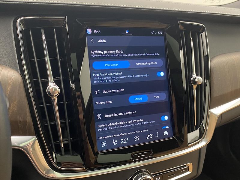 Volvo V90 B4 BRIGHT PLUS AUT REZERVACE - fotka 41 z 48