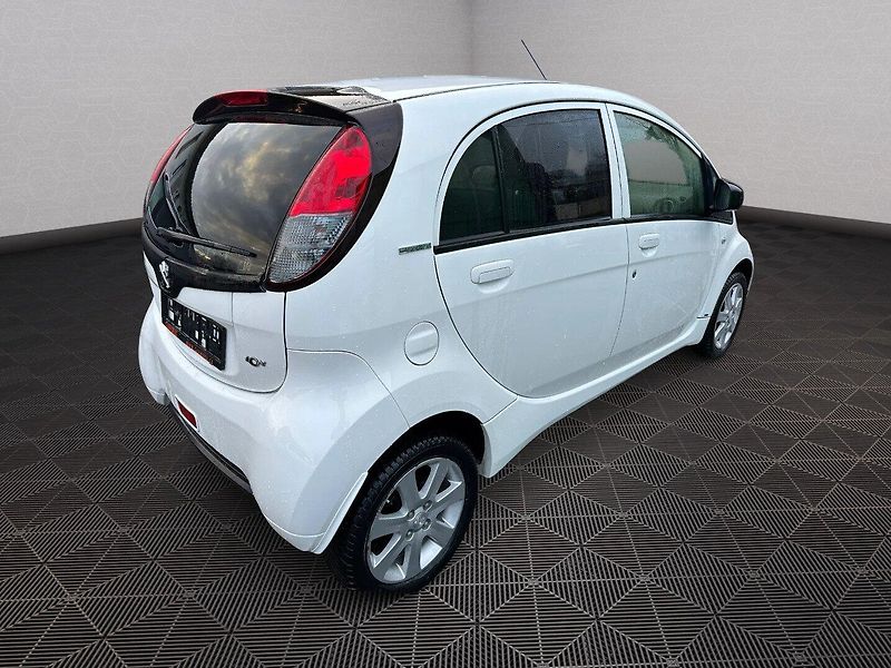 Peugeot iOn (2015) 49Kw - fotka 7 z 21
