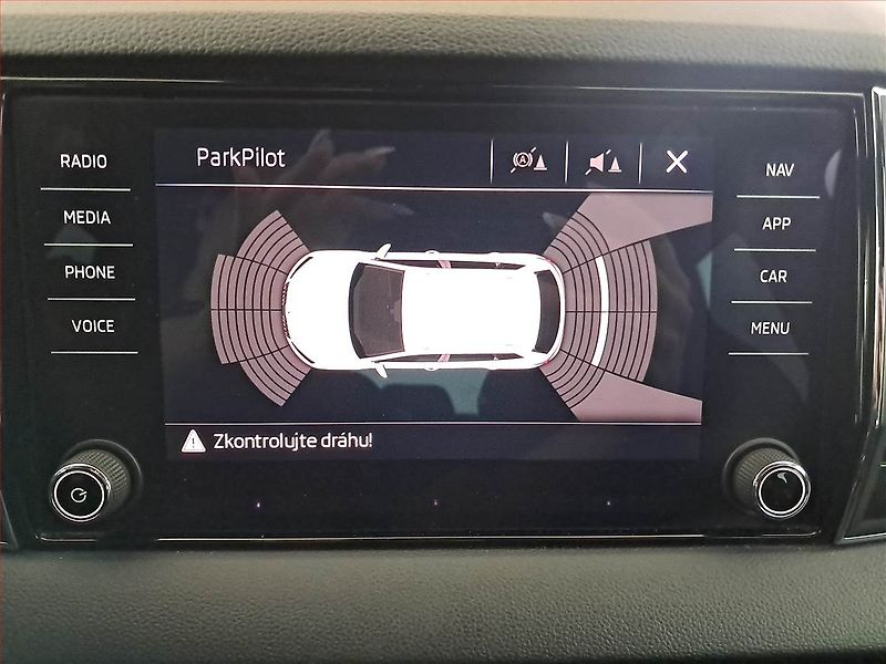 Škoda Karoq (2019) Sportline 2.0 TSI - fotka 27 z 29