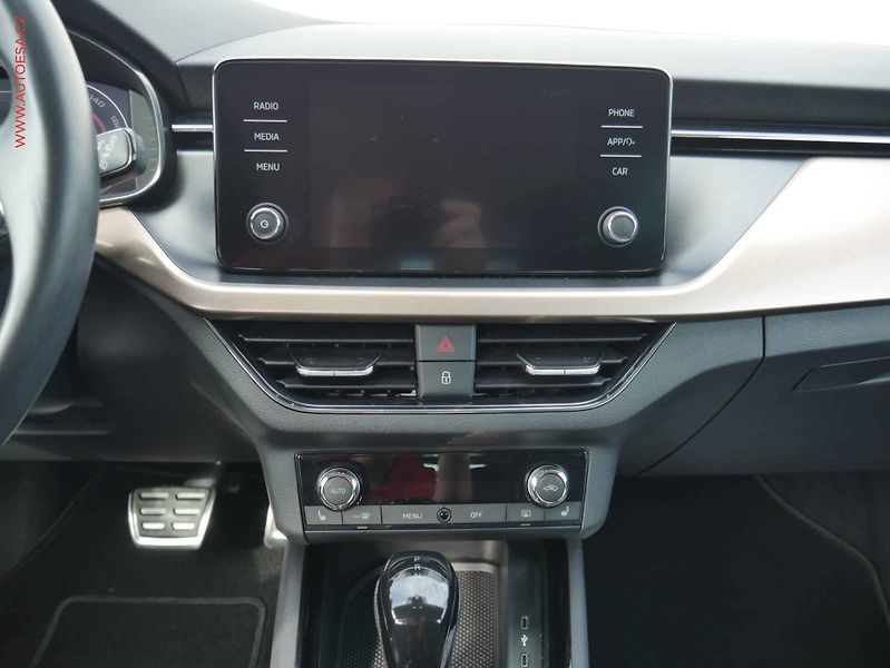 Škoda Scala (2020) 1.5TSi, ČR, DSG, bixen, park - fotka 9 z 17