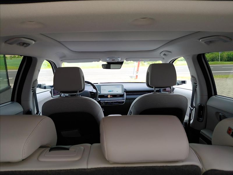 Hyundai Ioniq POWER4×2 STYLE PREM TECH - fotka 15 z 27