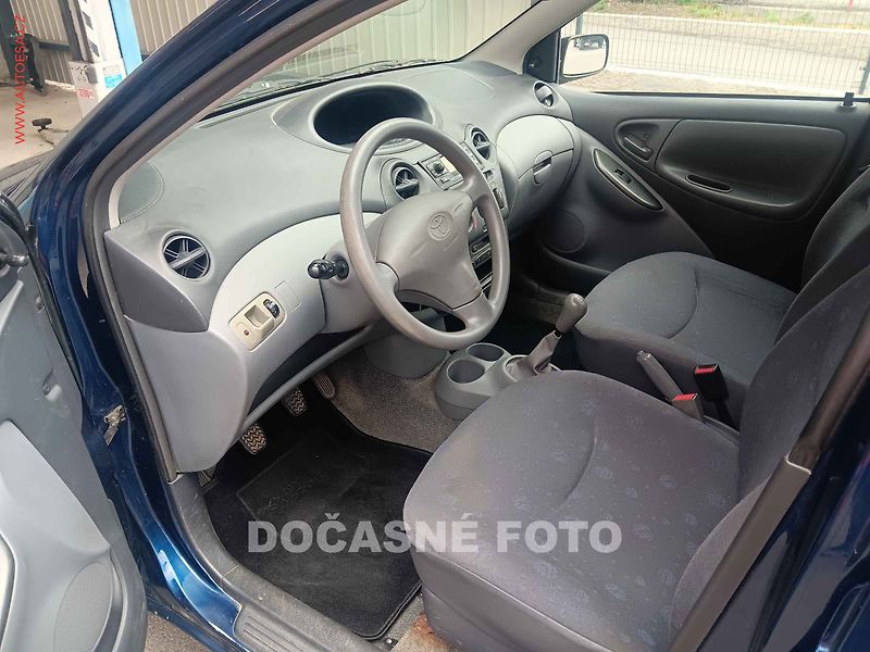 Toyota Yaris (2003) 1.0VVTi - fotka 3 z 3