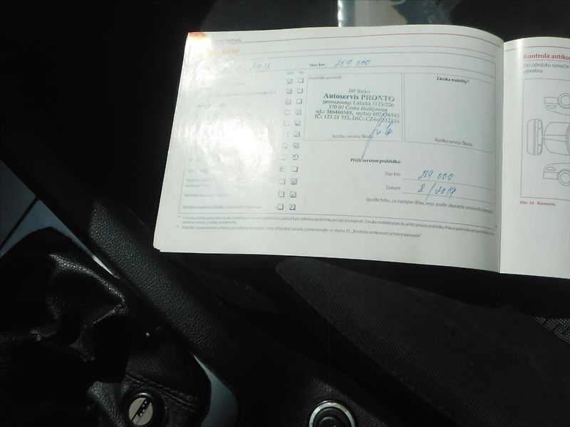 Škoda Octavia 1,6 TDi - fotka 31 z 32