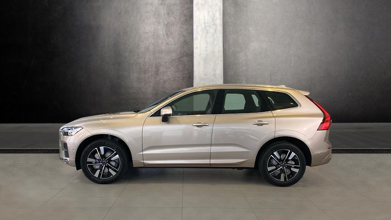 Volvo XC60 (2026) PLUS BRIGHT, B5 AWD, 184+10 kW - fotka 3 z 14
