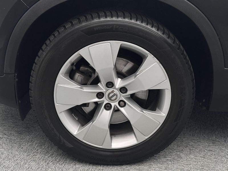 Volvo XC40 T5 AWD MOMENTUM PRO AUT - fotka 41 z 41