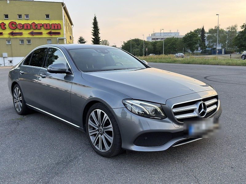 Mercedes-Benz Třídy E (2018) ODPOČTOVÝ Mercedes-Benz E 220d - fotografie inzerátu