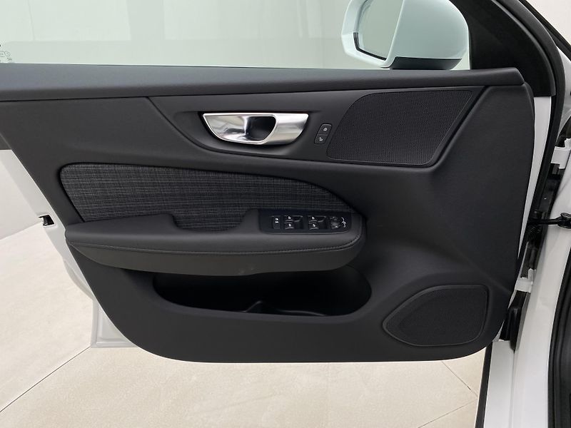 Volvo V60 (2026) B4 AUT CORE - fotka 7 z 56