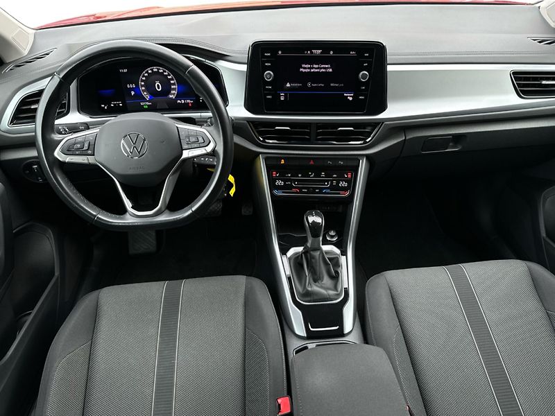 Volkswagen T-Roc Life 1.5 TSI 110kW DSG - fotka 10 z 20