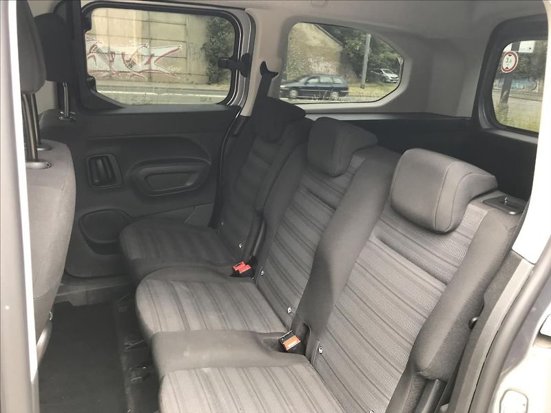 Opel Combo LIFE LONG 1.2T 81 KW 5 míst - fotka 11 z 16