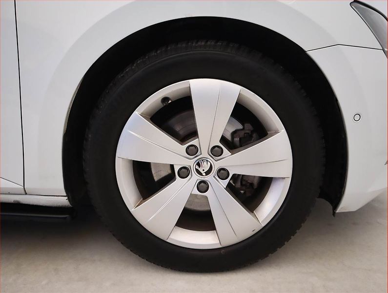 Škoda Superb (2015) 2.0 TDI, Automat, Bi-Xenony - fotka 15 z 20