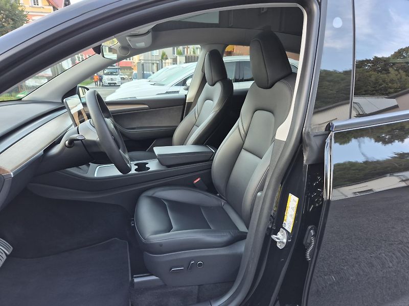 Tesla Model Y PERFORMANCE 393kw 21ALU 93,0% - fotka 41 z 48