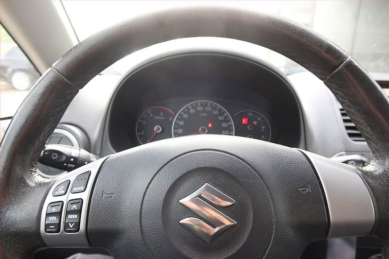 Suzuki SX4 (2007) 1.9 DDiS, Tažné, servisované - fotka 17 z 22