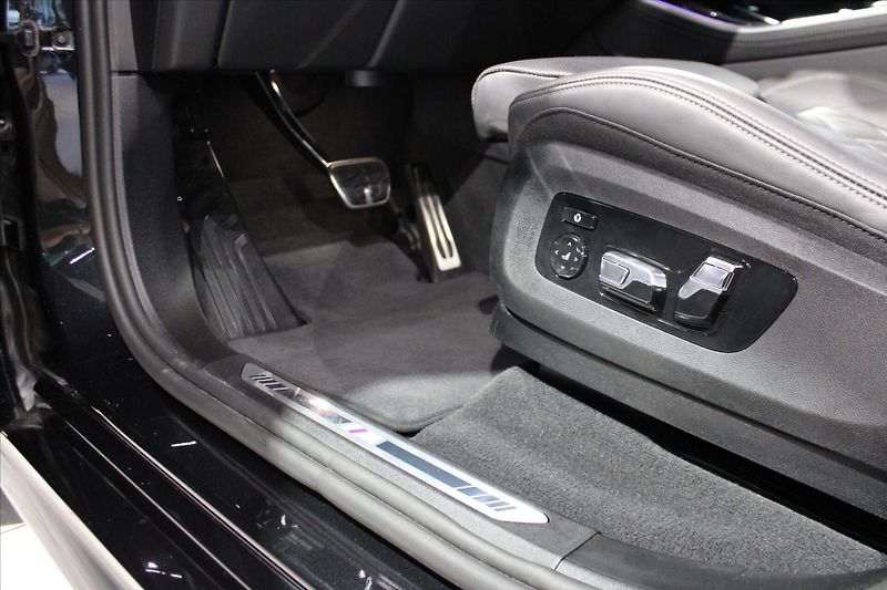 BMW X5 xDrive30d M Sport Pro DAProf/N - fotka 13 z 37