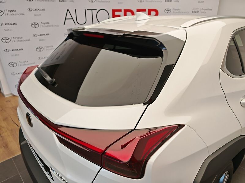 Lexus UX 300h Business TECH - fotka 8 z 36