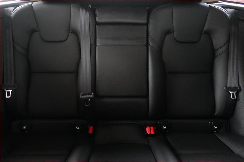 Volvo XC60 (2020) B4 AWD - fotka 10 z 17
