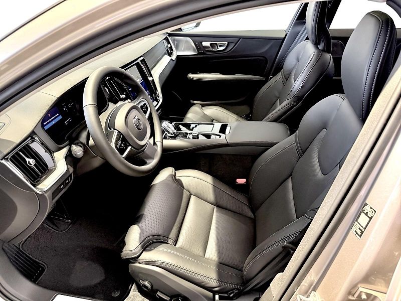 Volvo V60 (2026) T6 PHEV ULTRA DARK   - fotka 9 z 15