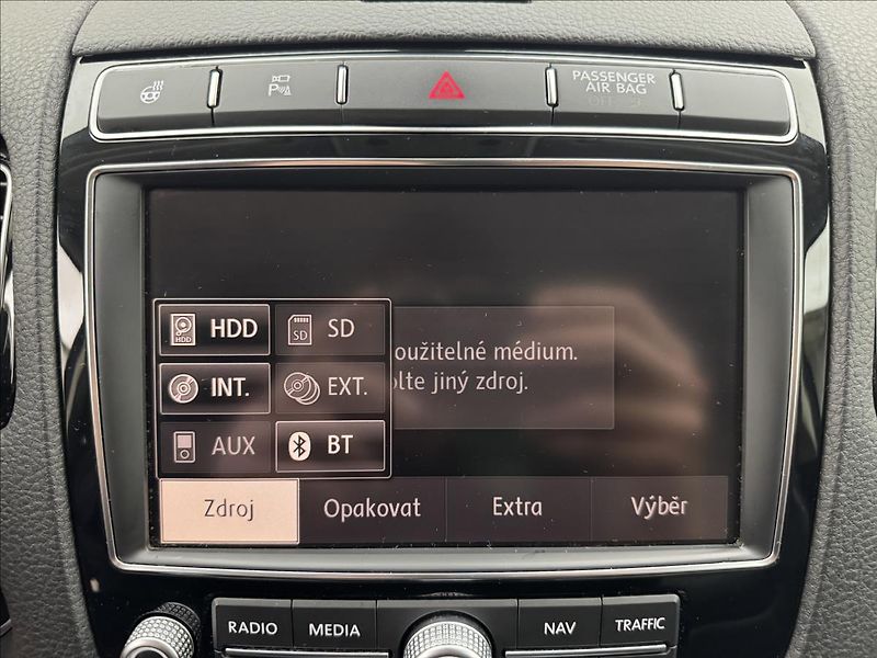 Volkswagen Touareg 3,0 ACC 360° TZ PEČLIVÝ SERVIS - fotka 19 z 49