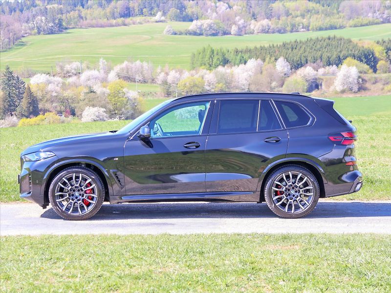 BMW X5 3,0 xDrive 30d  Mpacket - fotka 4 z 45