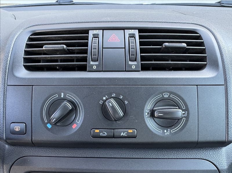 Škoda Fabia 1,4 i 16V 63kW KLIMA 1.maj. ČR - fotka 34 z 43