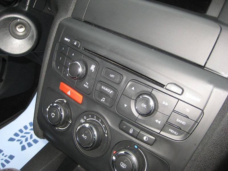 Citroën C4 1.6 HDi 84 kW 1maj. ČR DPH !!! - fotka 22 z 23
