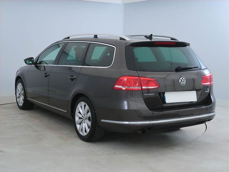 Volkswagen Passat (2012) 1.6 TDI, Serv.kniha, Navi - fotka 4 z 15