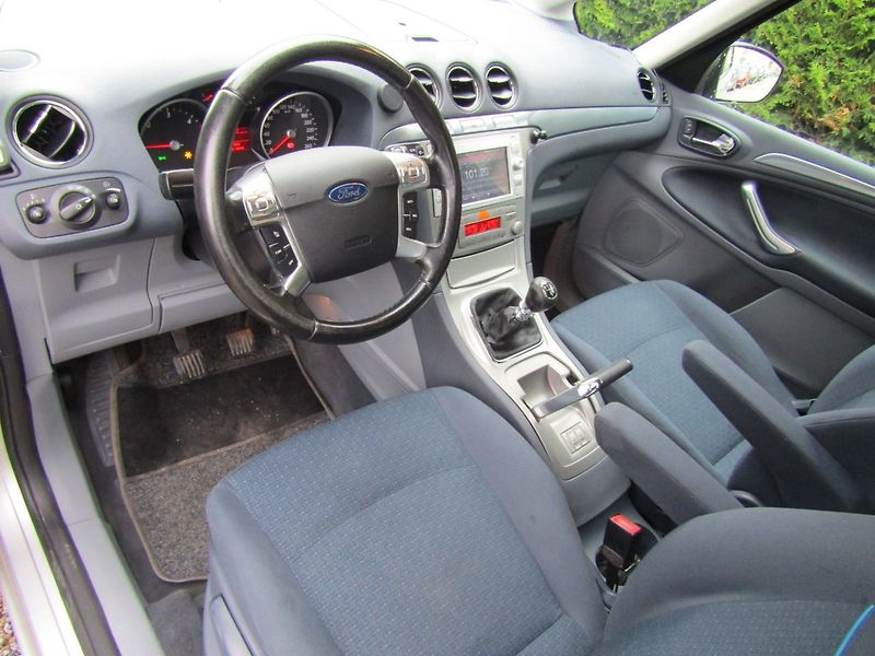 Ford Galaxy (2006) 2.0 TDCi 96kW  ZIMNÍ PNEU 7MÍS - fotka 13 z 40