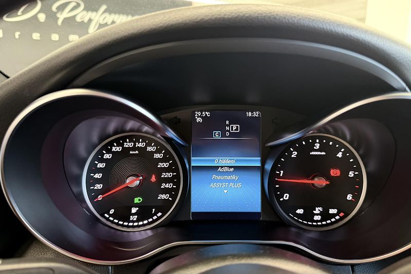 Mercedes-Benz Třídy C (2020) C 220d 4Matic AMG Line - fotka 49 z 81